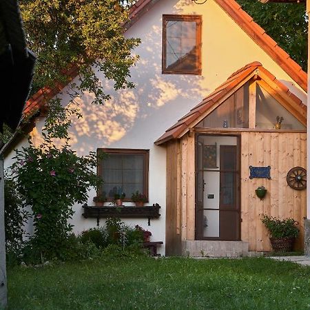 Walnut Tree Cottage Sacele Ngoại thất bức ảnh