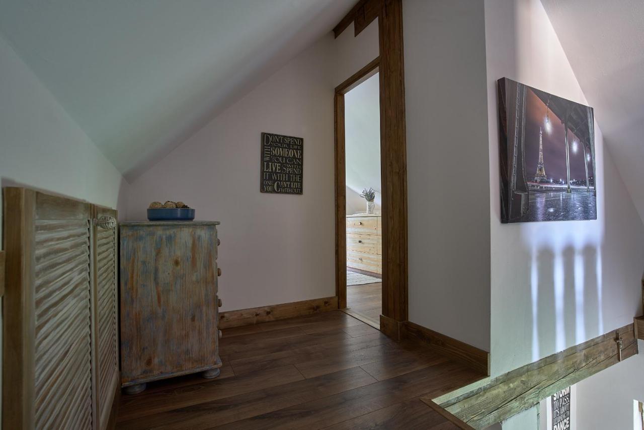 Walnut Tree Cottage Sacele Ngoại thất bức ảnh