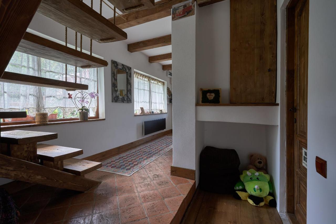 Walnut Tree Cottage Sacele Ngoại thất bức ảnh