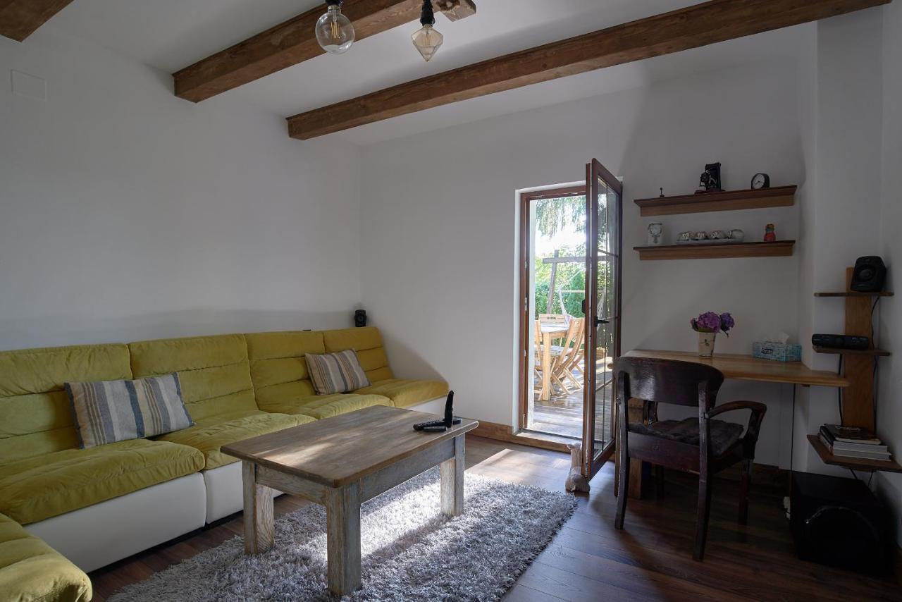 Walnut Tree Cottage Sacele Ngoại thất bức ảnh
